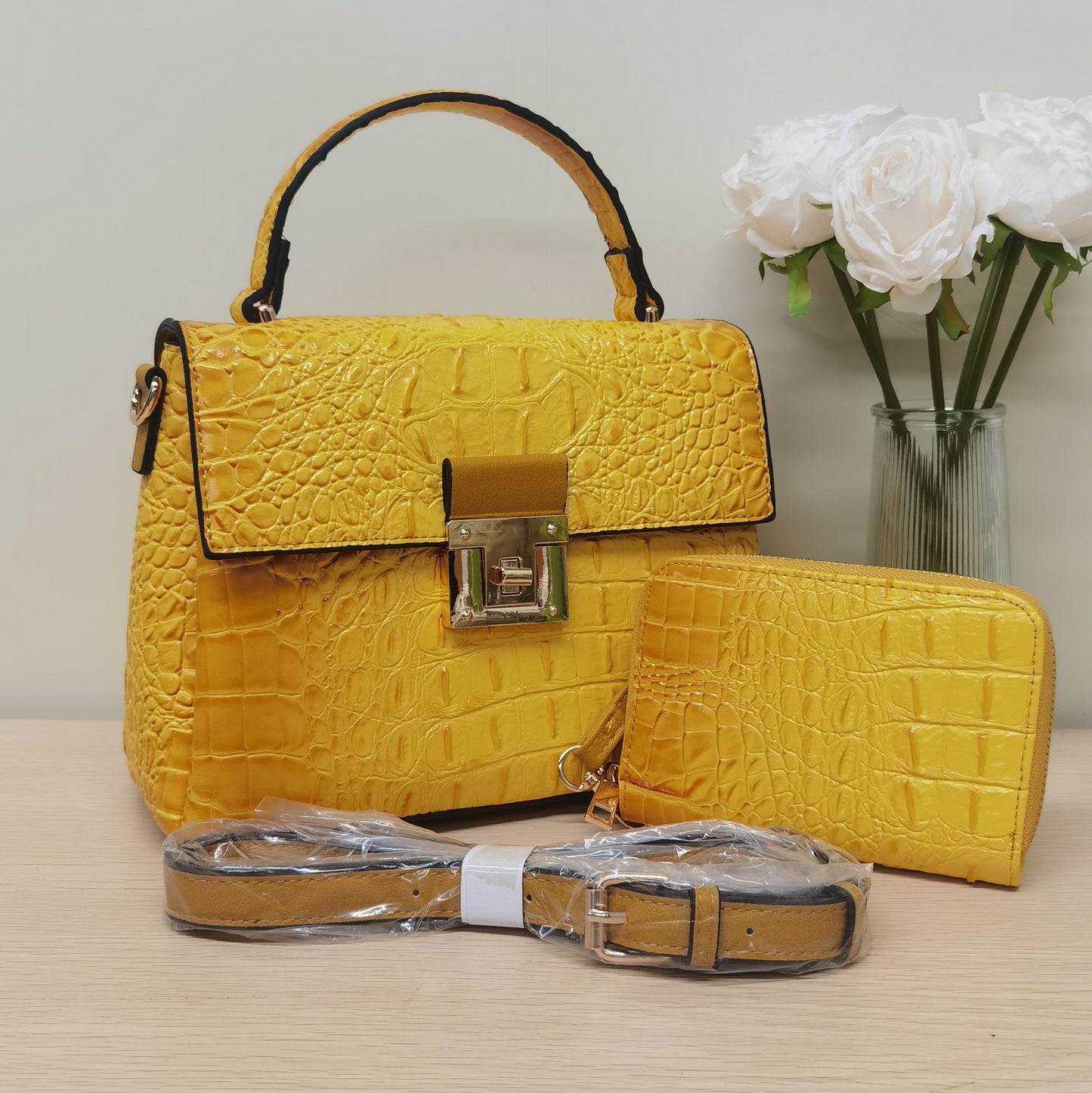 E67-New women's crocodile pattern small square bag crossbody bag high quality handbag